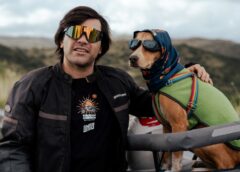 La historia de Cabeza, el cordobés que recorre el país en moto con su perrita para entrevistar deportistas olímpicos argentinos