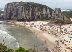 Con acantilados, mar cálido, cascadas o para amantes del trekking: 4 playas únicas de Brasil